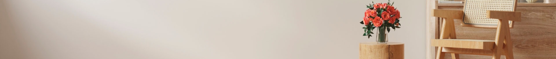 Pessoas adquirindo seu novo imóvel, em um momento de fechamento de contrato ou acordo final